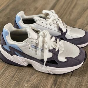 SOLD‼️ Adidas Sneakers Sz 8 1/2